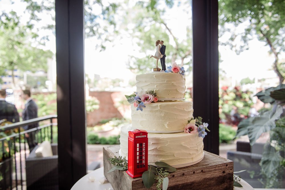 cake at MEC wedding Minneapolis