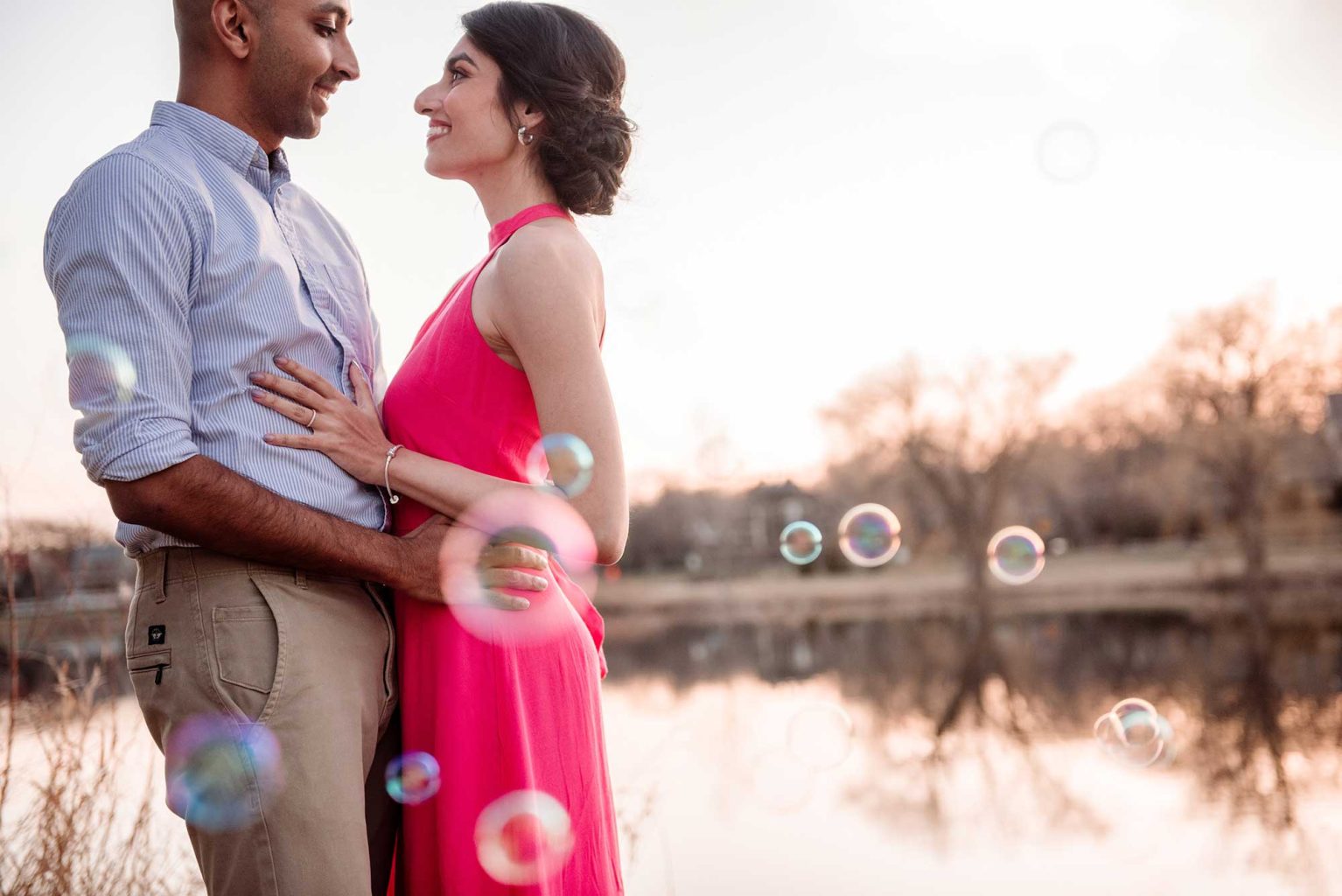 couple at disk look at each other with bubbles in front